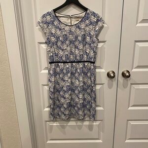 Loft Ann Taylor Floral Print Scoop Neck Cap Sleeve Dress Blue and White Size 6